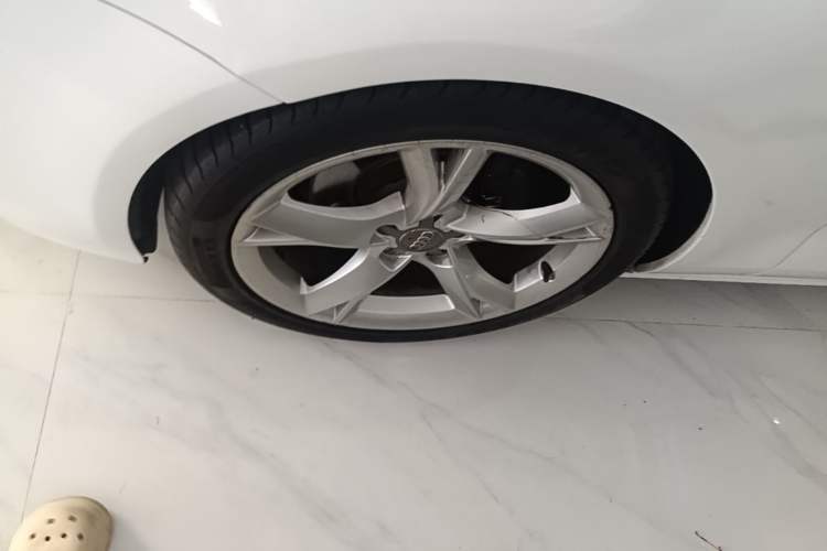 Used Audi A7 2014 35 FSI quattro Technology Edition Left Front Wheel Hub