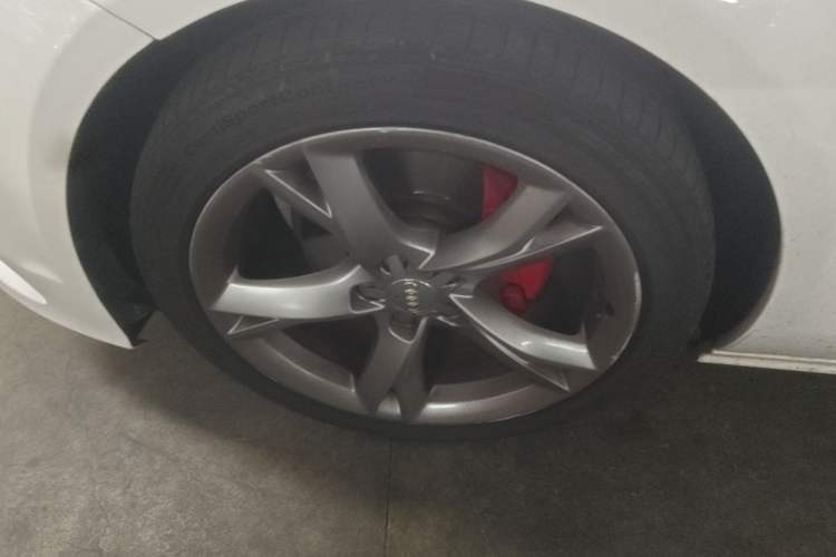 Used Audi A7 2014 35 FSI quattro Technology Edition Left Front Wheel Hub