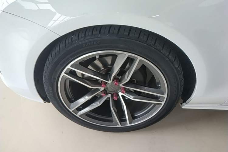 Used Audi A7 2014 35 FSI quattro Technology Edition Left Front Wheel Hub