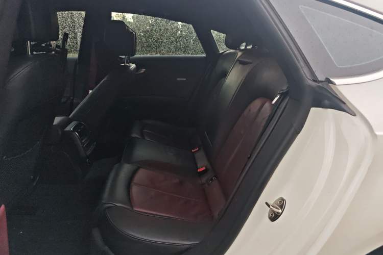 Used Audi A7 2014 35 FSI quattro Technology Edition Left Rear Seat