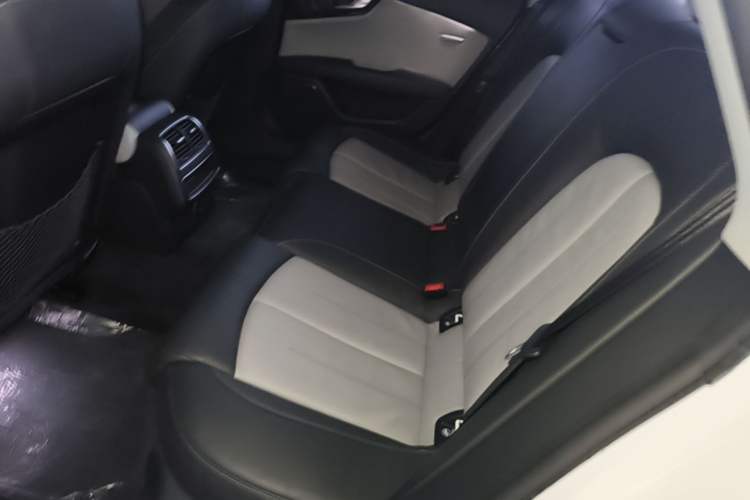 Used Audi A7 2014 35 FSI quattro Technology Edition Left Rear Seat