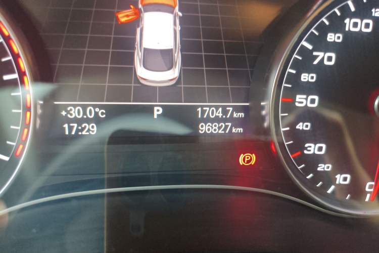 Used Audi A7 2014 50 TFSI quattro Comfort Model Odometer Close Up