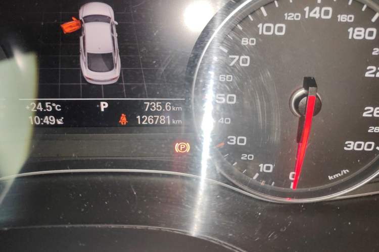Used Audi A7 2014 50 TFSI quattro Comfort Model Odometer Close Up
