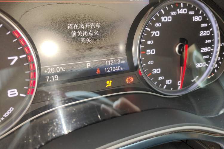 Used Audi A7 2014 50 TFSI quattro Comfort Model Odometer Close Up