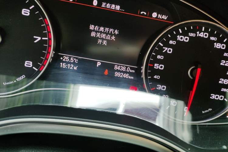 Used Audi A7 2014 35 FSI quattro Technology Edition Odometer Close Up