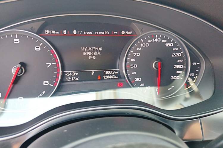 Used Audi A7 2014 50 TFSI quattro Comfort Model Odometer Close Up