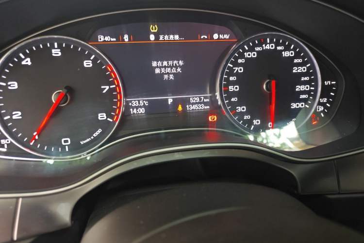 Used Audi A7 2014 30 FSI Trendy Version Odometer Close Up