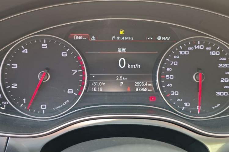 Used Audi A7 2014 35 FSI quattro Technology Edition Odometer Close Up