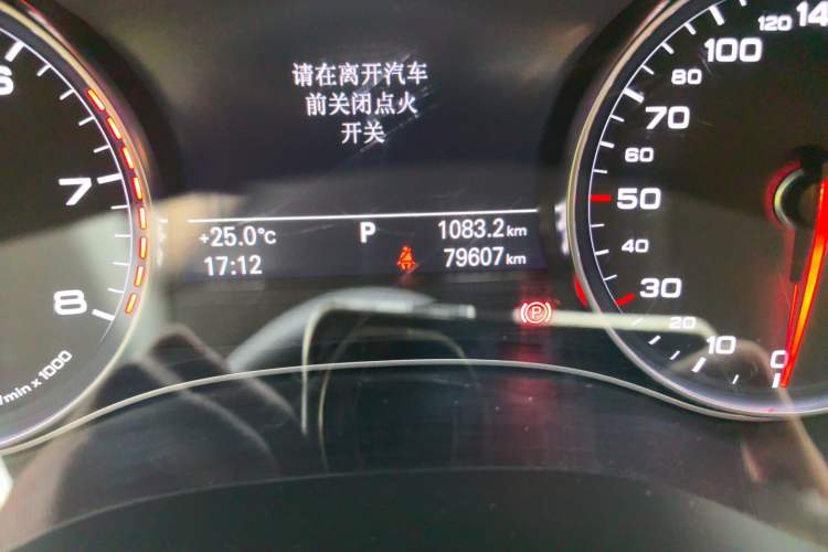 Used Audi A7 2014 35 FSI quattro Technology Edition Odometer Close Up