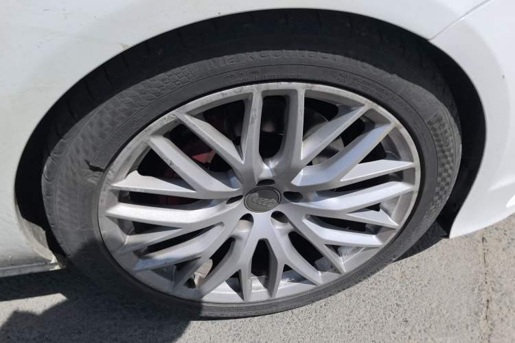 Used Audi A7 2014 50 TFSI quattro Comfort Model Right Front Wheel Hub