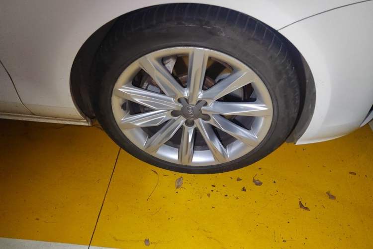 Used Audi A7 2014 50 TFSI quattro Comfort Model Right Front Wheel Hub