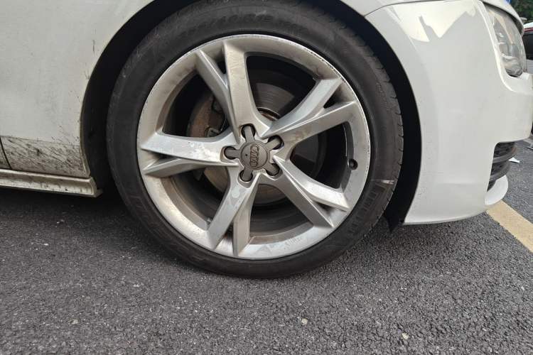 Used Audi A7 2014 30 FSI Trendy Version Right Front Wheel Hub