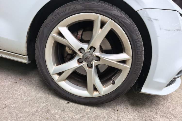 Used Audi A7 2014 35 FSI quattro Technology Edition Right Front Wheel Hub