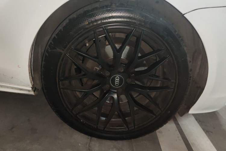 Used Audi A7 2014 35 FSI quattro Technology Edition Right Front Wheel Hub