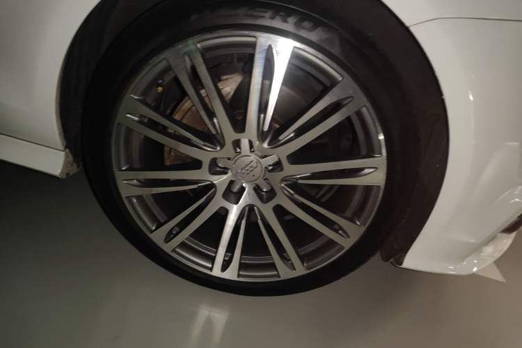 Used Audi A7 2014 50 TFSI quattro Luxury Model Right Front Wheel Hub