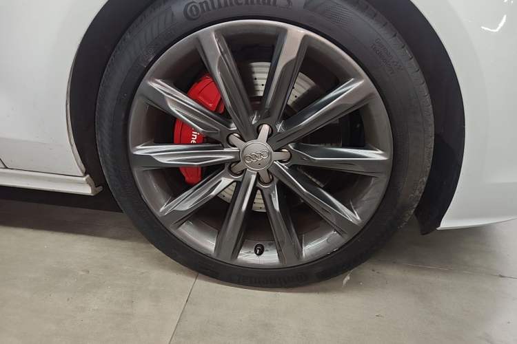 Used Audi A7 2014 50 TFSI quattro Comfort Model Right Front Wheel Hub