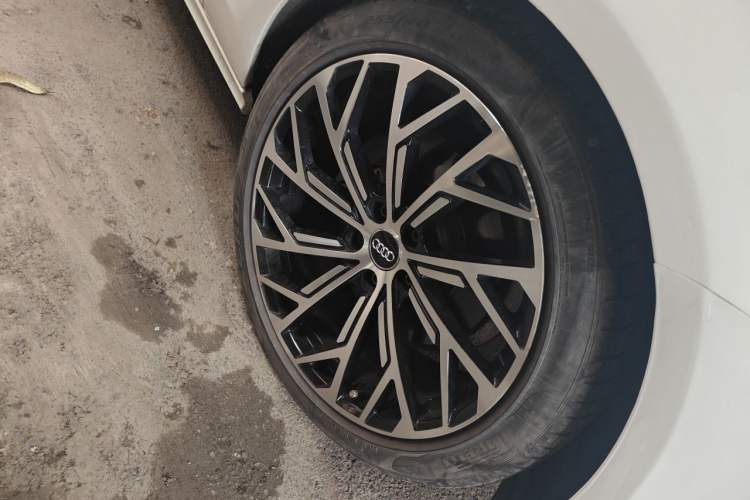 Used Audi A7 2014 30 FSI Trendy Version Right Front Wheel Hub