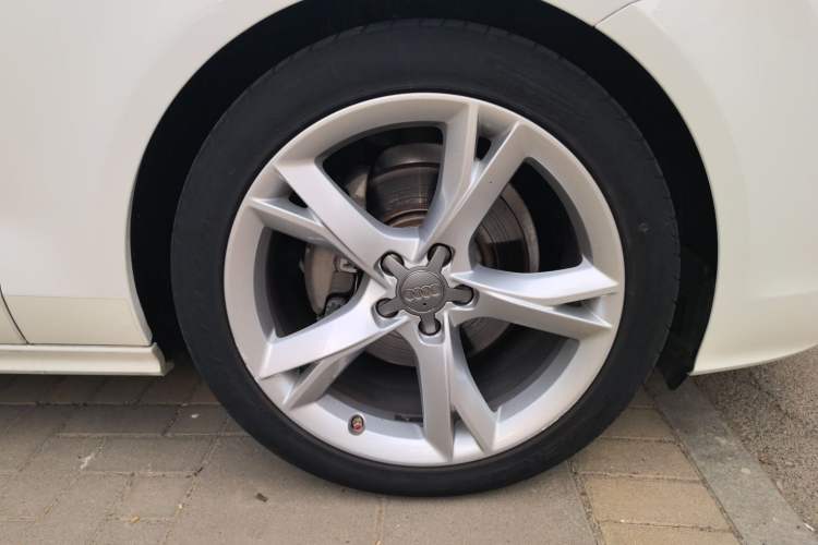 Used Audi A7 2014 35 FSI quattro Technology Edition Right Front Wheel Hub