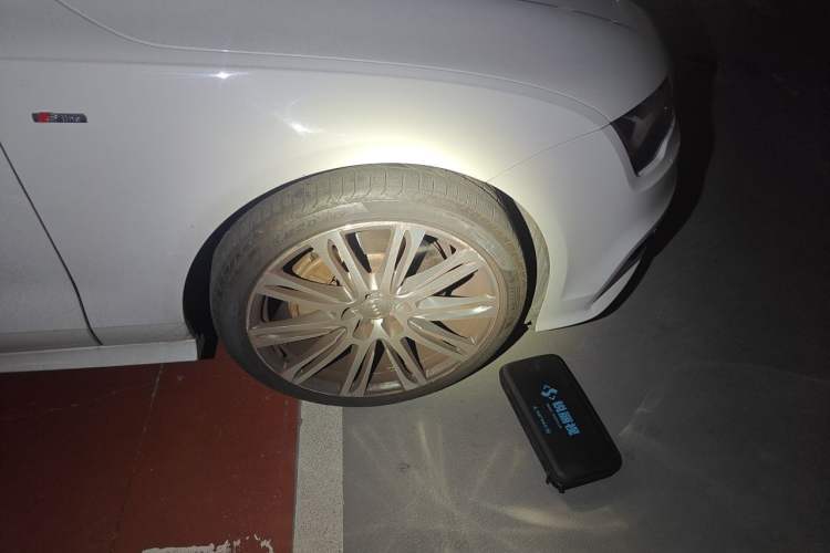 Used Audi A7 2014 50 TFSI quattro Luxury Model Right Front Wheel Hub