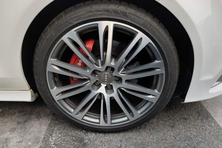 Used Audi A7 2014 50 TFSI quattro Luxury Model Right Front Wheel Hub
