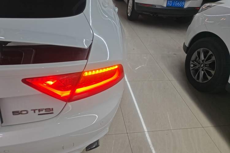 Used Audi A7 2014 50 TFSI quattro Comfort Model Right Rear Taillight