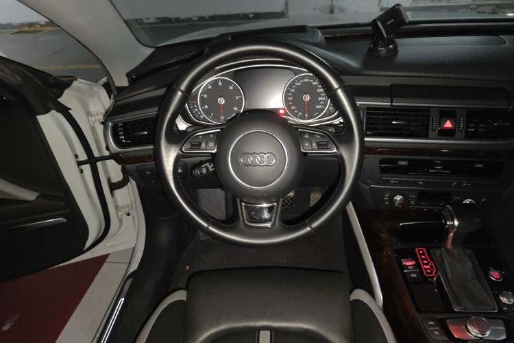 Used Audi A7 2014 50 TFSI quattro Luxury Model Steering Wheel
