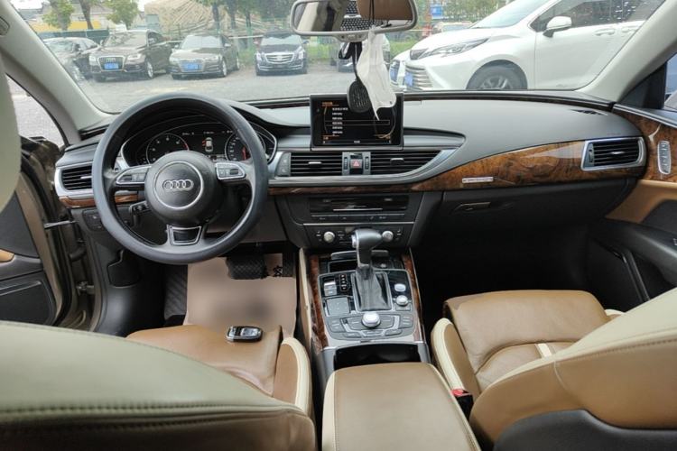 Used Audi A7 2014 50 TFSI quattro Comfort Model Center Console
