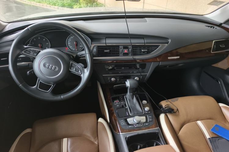 Used Audi A7 2014 50 TFSI quattro Comfort Model Center Console