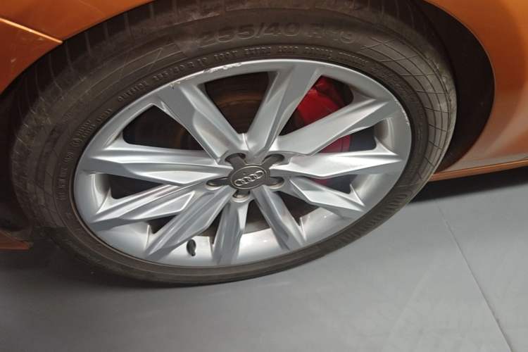 Used Audi A7 2014 50 TFSI quattro Comfort Model Left Front Wheel Hub