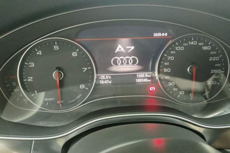 Used Audi A7 2016 50 TFSI quattro Comfort Model Odometer Close Up