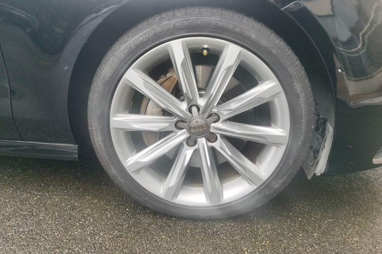 Used Audi A7 2016 50 TFSI quattro Comfort Model Right Front Wheel Hub