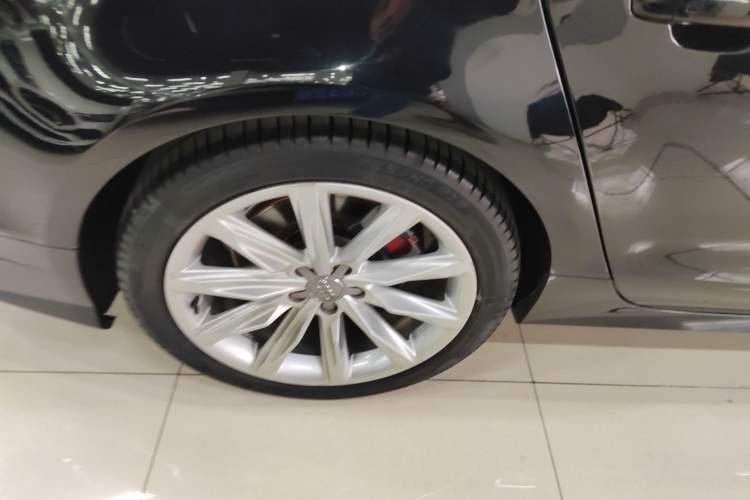 Used Audi A7 2016 50 TFSI quattro Comfort Model Right Rear Wheel Hub