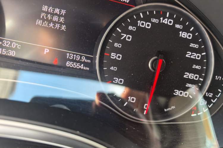 Used Audi A7 2016 50 TFSI quattro Comfort Model Odometer Close Up