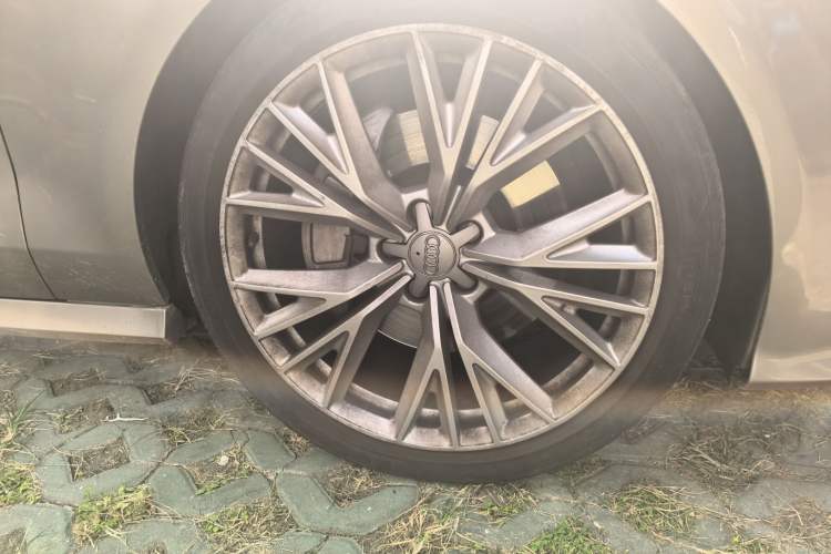 Used Audi A7 2016 50 TFSI quattro Comfort Model Right Front Wheel Hub