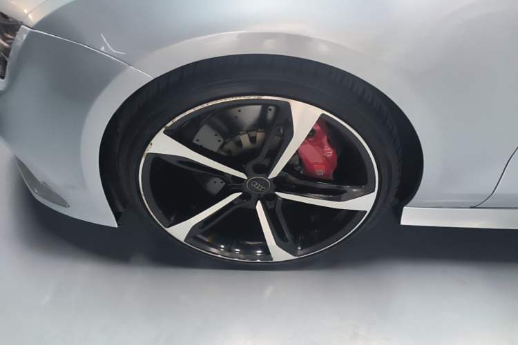 Used Audi A7 2016 50 TFSI quattro Comfort Model Left Front Wheel Hub