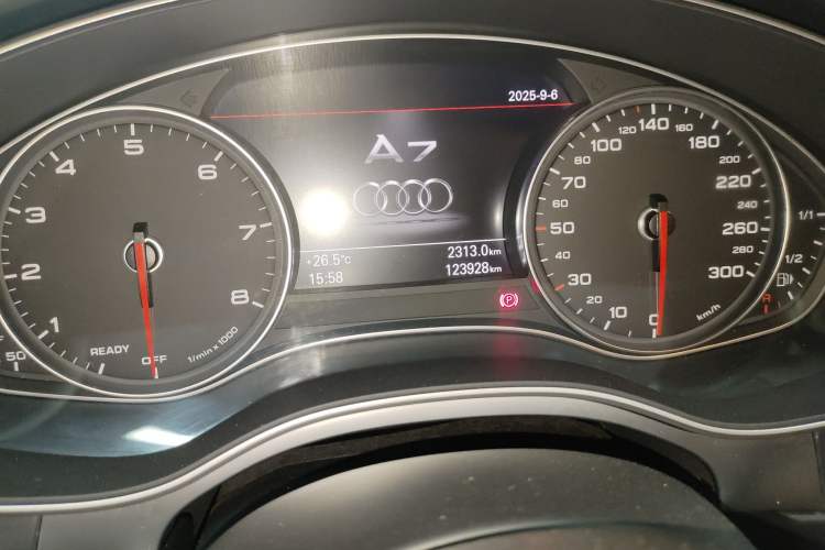 Used Audi A7 2016 50 TFSI quattro Comfort Model Odometer Close Up