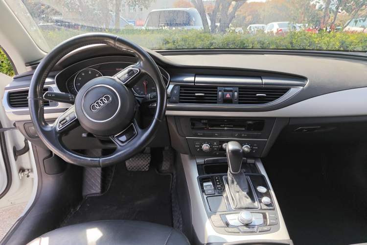Used Audi A7 2016 40 TFSI Ambition Edition Center Console