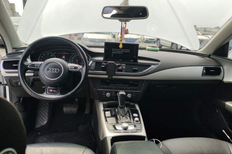 Used Audi A7 2016 40 TFSI Ambition Edition Center Console