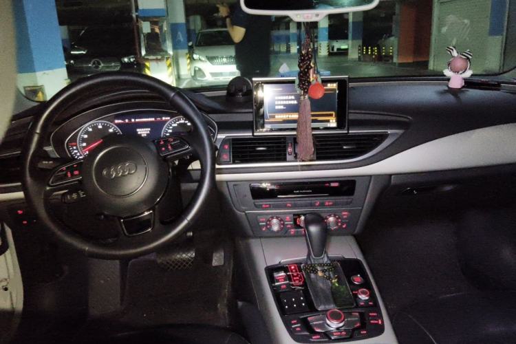 Used Audi A7 2016 40 TFSI Ambition Edition Center Console
