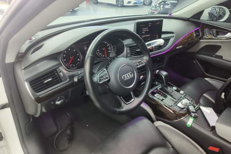 Used Audi A7 2016 50 TFSI quattro Comfort Model Center Console