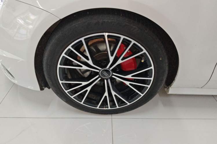 Used Audi A7 2016 35 TFSI Fashion Model Left Front Wheel Hub
