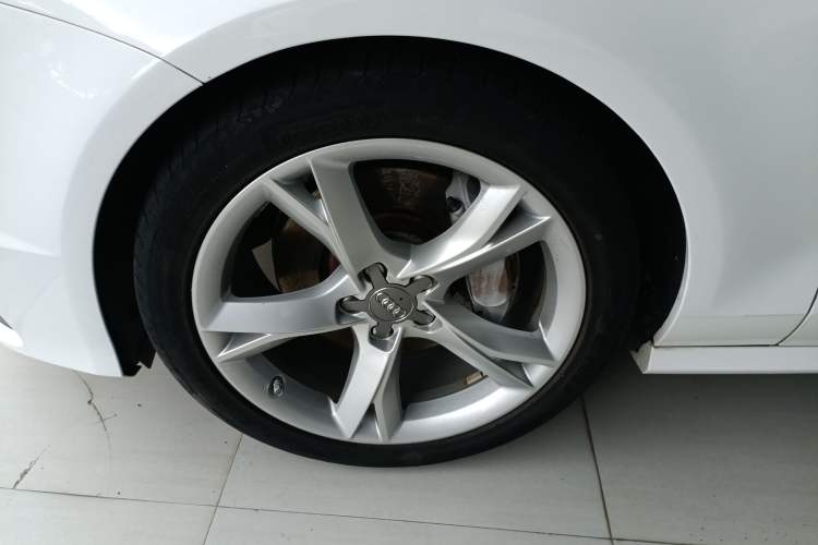 Used Audi A7 2016 40 TFSI Ambition Edition Left Front Wheel Hub