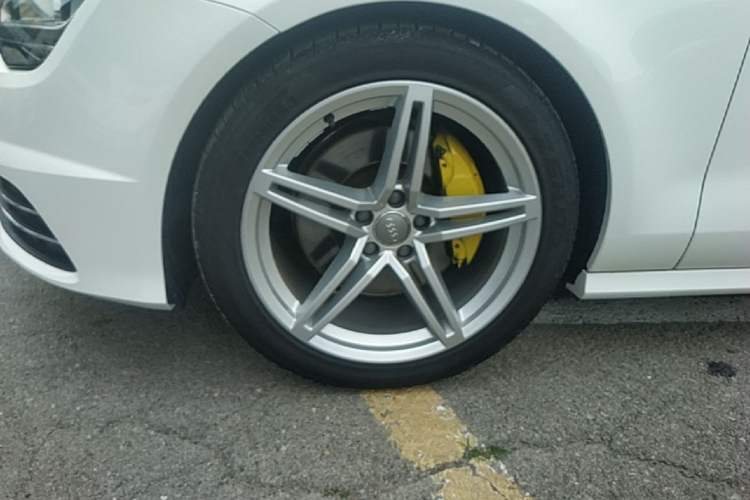 Used Audi A7 2016 40 TFSI quattro Technology Edition Left Front Wheel Hub