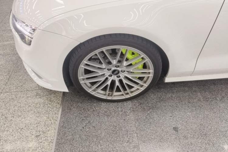 Used Audi A7 2016 50 TFSI quattro Comfort Model Left Front Wheel Hub