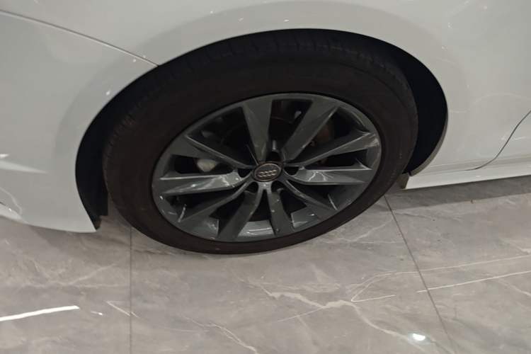 Used Audi A7 2016 35 TFSI Fashion Model Left Front Wheel Hub