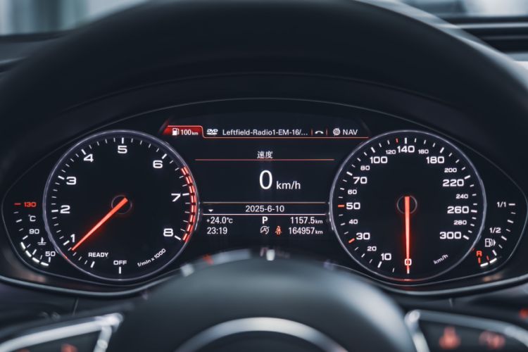 Used Audi A7 2016 50 TFSI quattro Comfort Model Odometer Close Up