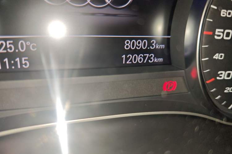 Used Audi A7 2016 50 TFSI quattro Comfort Model Odometer Close Up