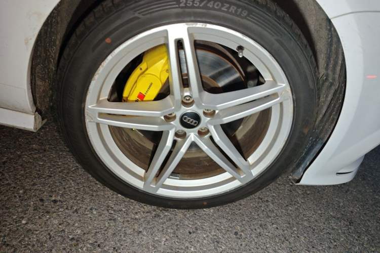 Used Audi A7 2016 40 TFSI Ambition Edition Right Front Wheel Hub