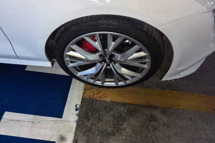 Used Audi A7 2016 50 TFSI quattro Comfort Model Right Front Wheel Hub