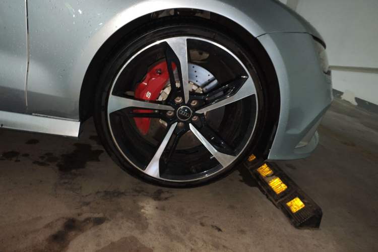 Used Audi A7 2016 50 TFSI quattro Comfort Model Right Front Wheel Hub